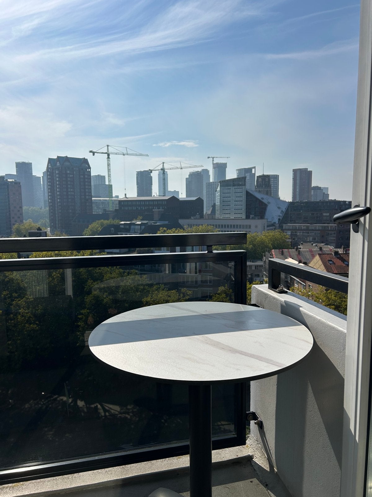 Stijlvolle bistrotafel marmerlook ️ voor buiten en binnen, Ophalen, Zo goed als nieuw, Rond