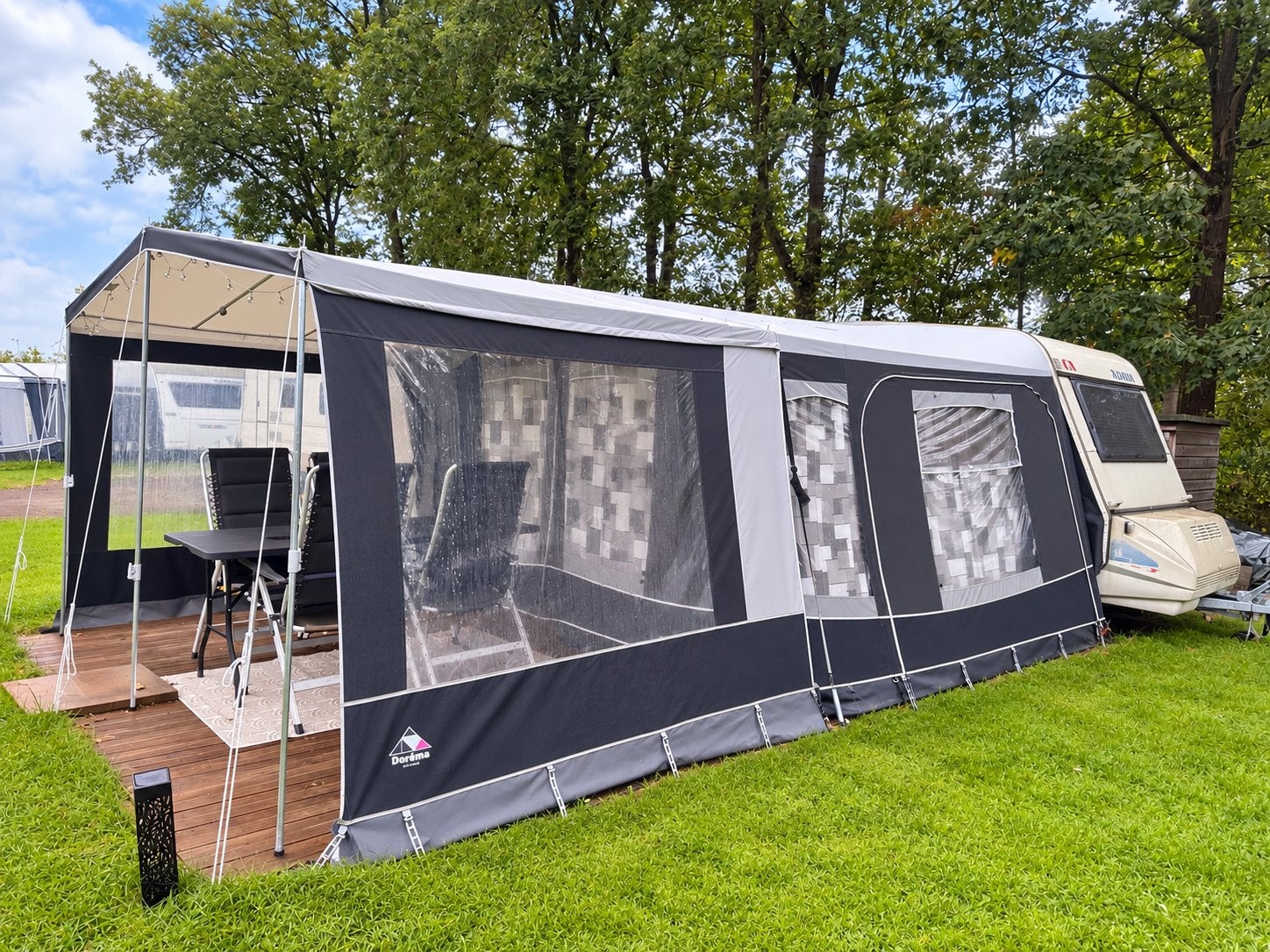 Adria Caravan met Voortent en Slaapplaatsen, Caravans en Kamperen, Vast bed, Rondzit, Particulier, Adria