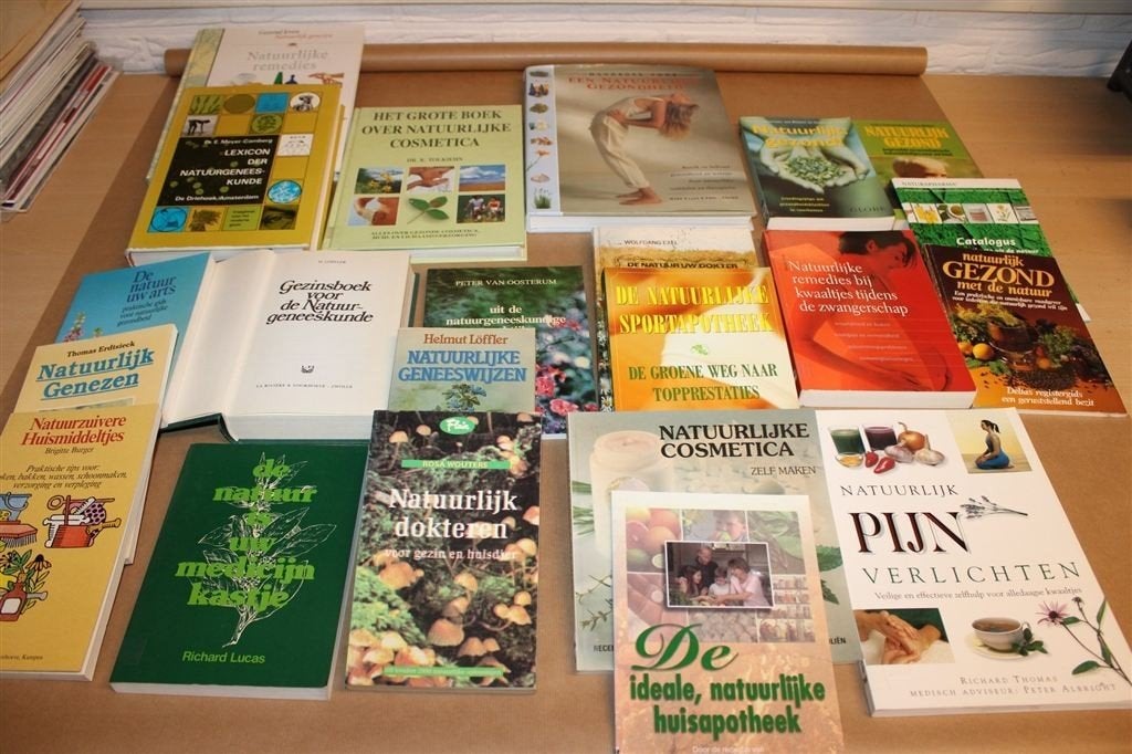 Partij 22 Boeken Natuurgeneeskunde — Kruiden & Remedies, Ophalen of Verzenden, Gelezen, Overige onderwerpen, Achtergrond en Informatie