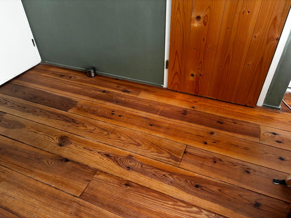 Massief grenen vloer white wash olie (35-40m2), Doe-het-zelf en Verbouw, Vloerdelen en Plavuizen, Ophalen, Gebruikt, Vloerdelen of -planken