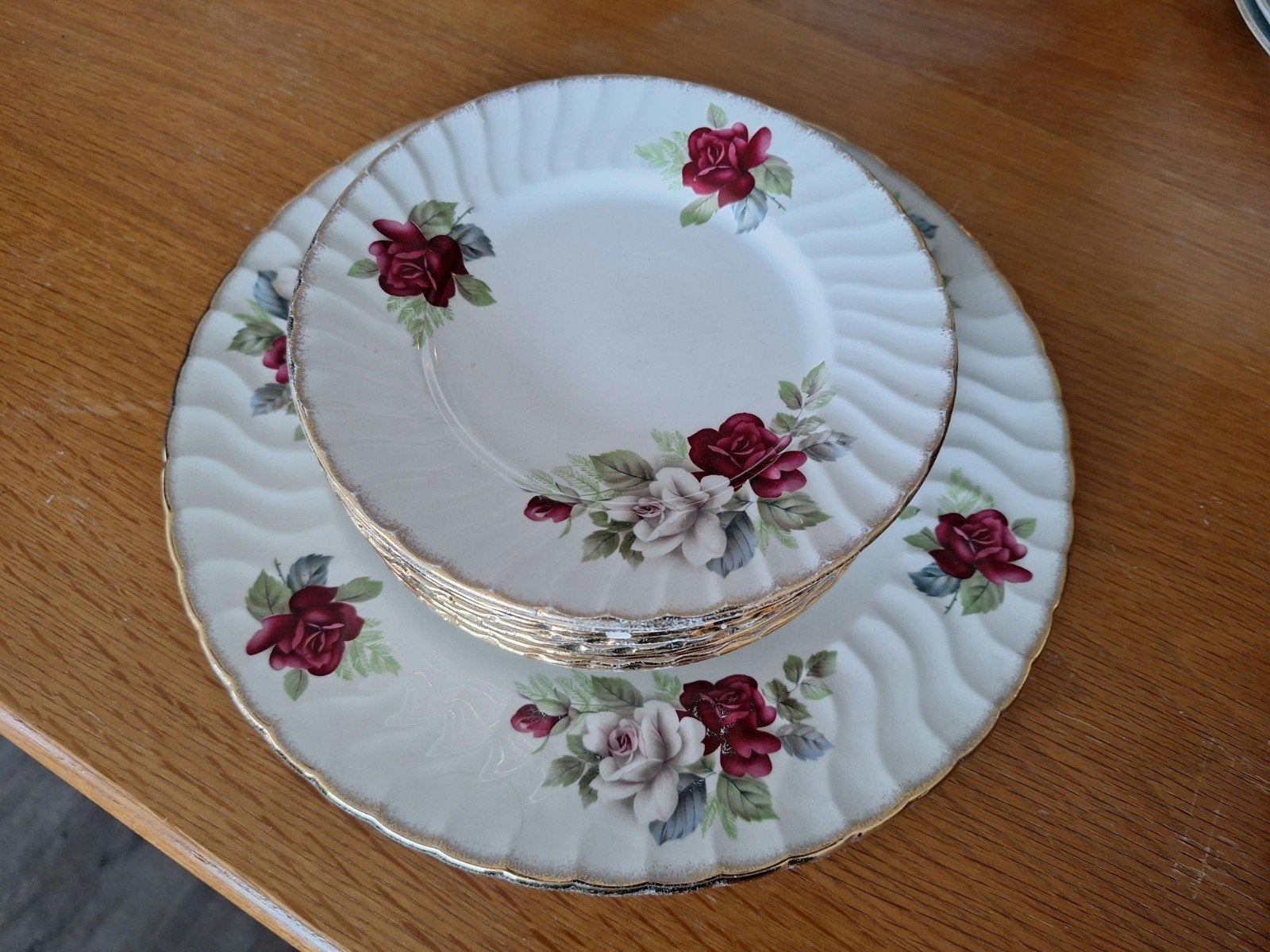 Vintage porseleinen borden met rozenmotief en gouden rand, Ophalen