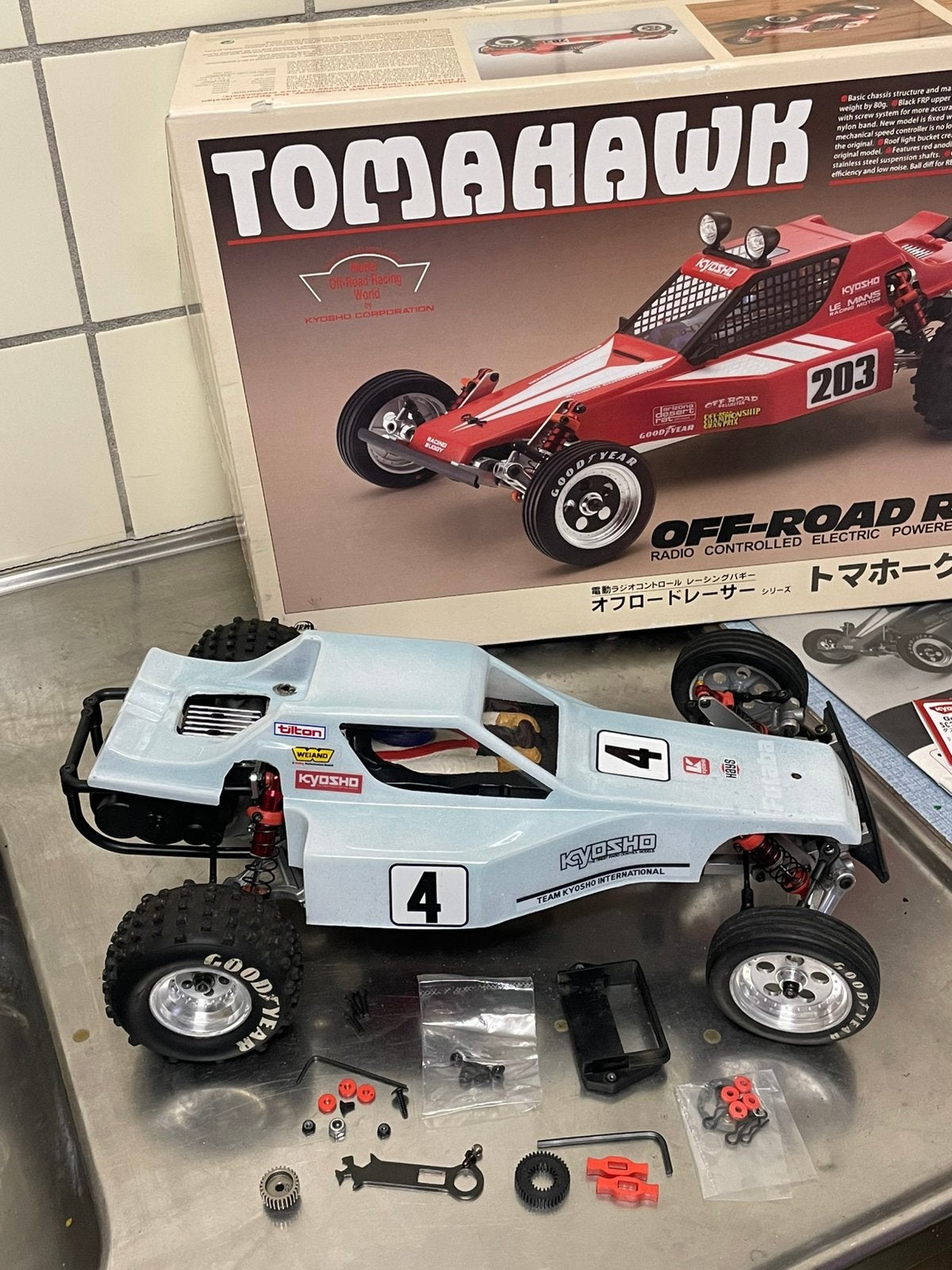 Kyosho Tomahawk 1:10 rc buggy, Auto offroad, Ophalen of Verzenden, Zo goed als nieuw, Overige schalen