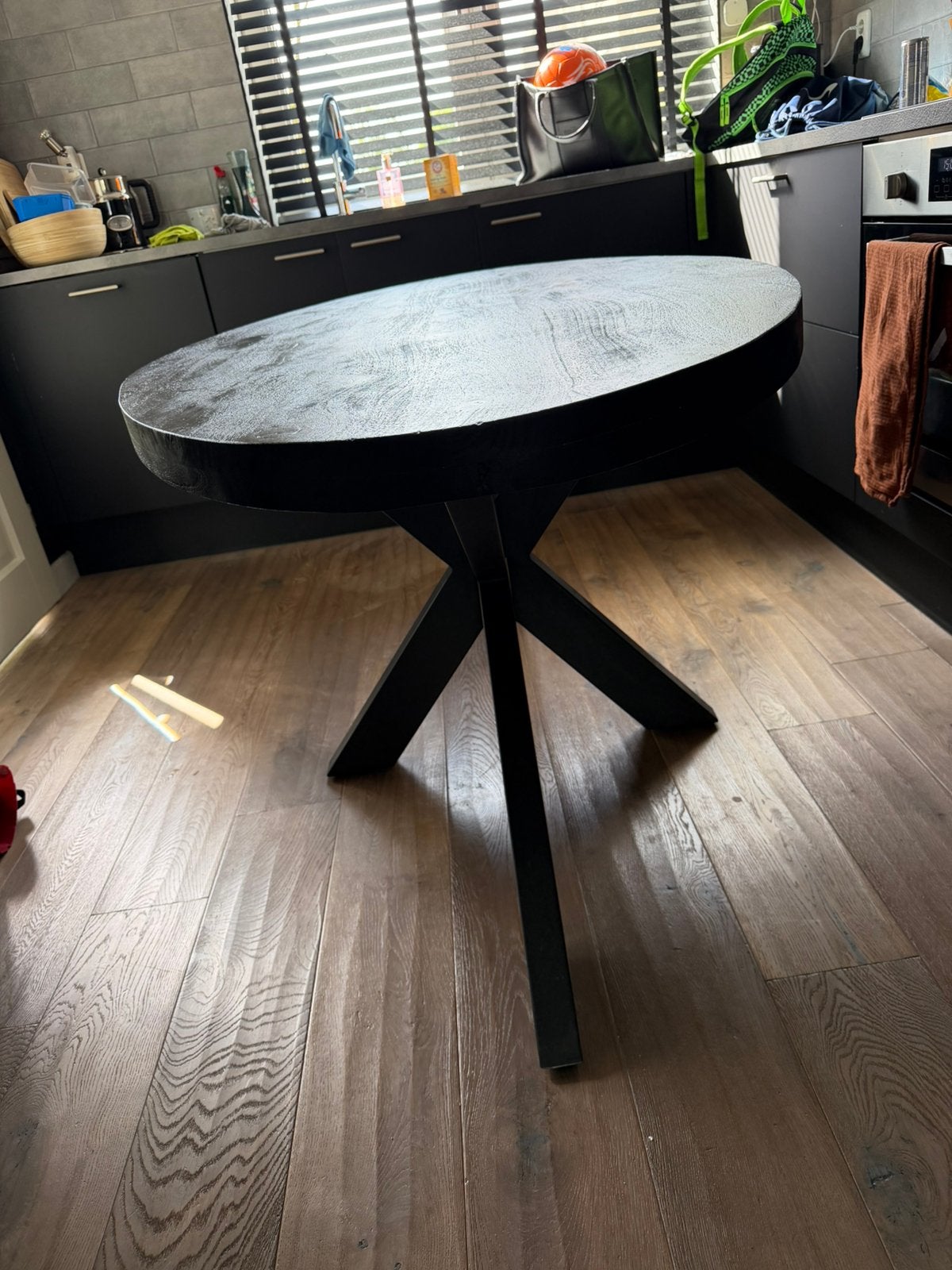 Ovale zwarte tafell, Ophalen, 50 tot 100 cm, Zo goed als nieuw, 150 tot 200 cm