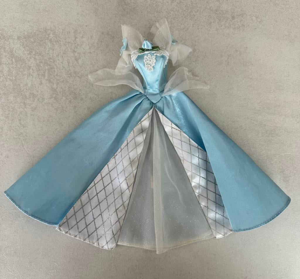 Barbie doornroosje jurk, Ophalen of Verzenden, Gebruikt, Kleertjes