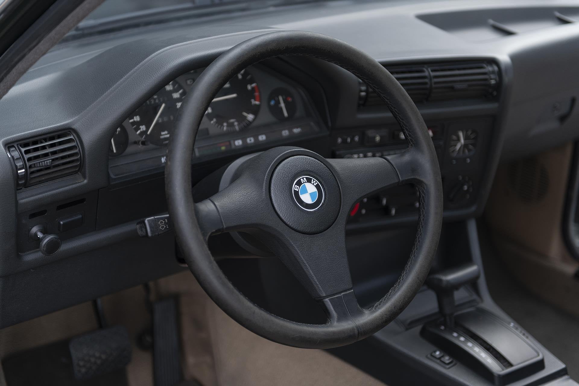 BMW 3-serie 318i I E30 I Klapramen I BBS I Malachitegroen, Auto's, Automaat, Gebruikt, Beige, 4 cilinders