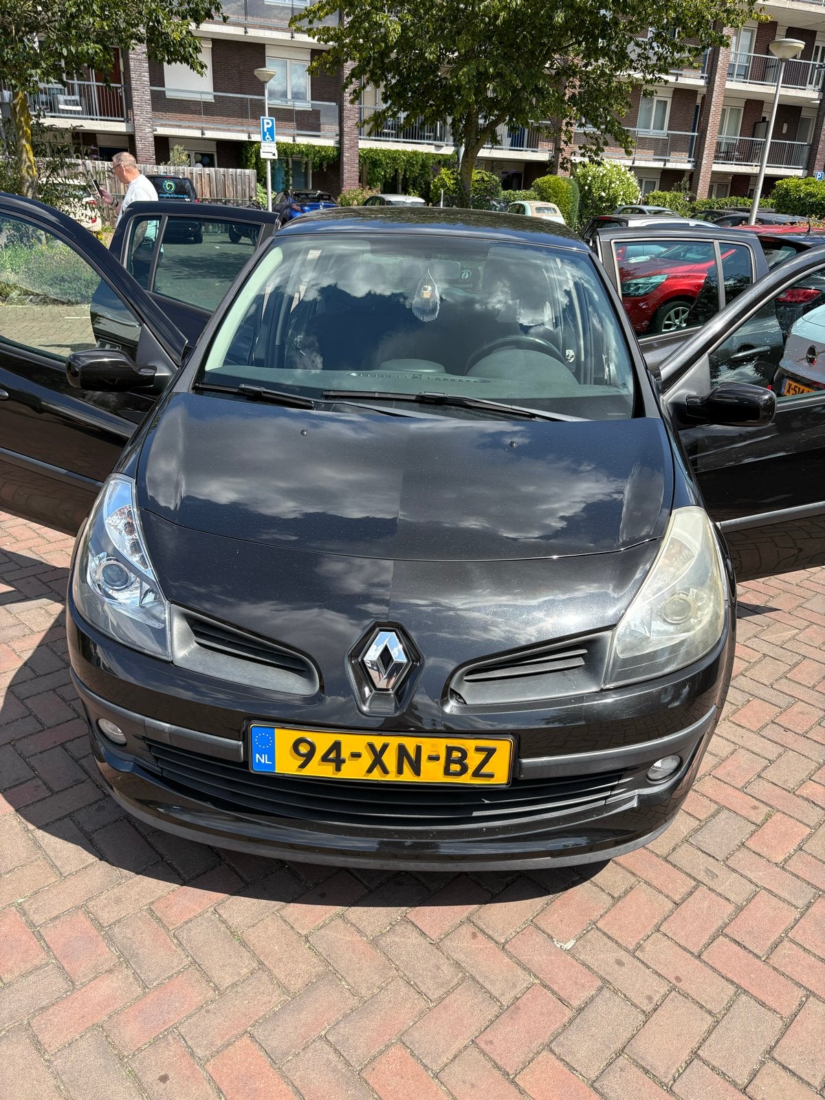 Renault Clio 1.6 16V 82KW 5-DRS 2007 Zwart, Auto's, Voorwielaandrijving, 4 cilinders, Zwart, Origineel Nederlands