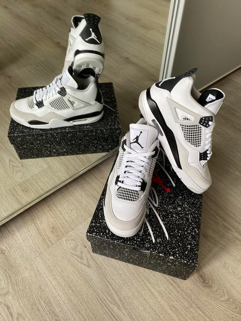 Nike Jordan 4 Retro Militairy Black, maat 44, Ophalen, Wit, Nieuw, Sneakers of Gympen