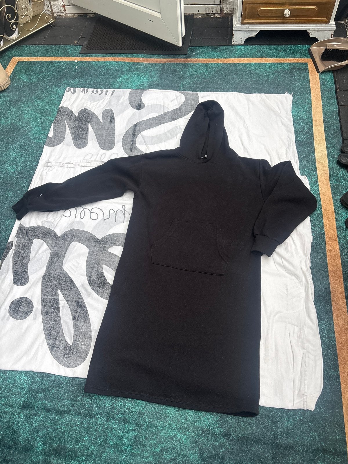 Zwarte hoodie jurk met kangoeroezak maat 38, Kleding | Dames, Maat 38/40 (M), Zwart, Ophalen of Verzenden, Zo goed als nieuw