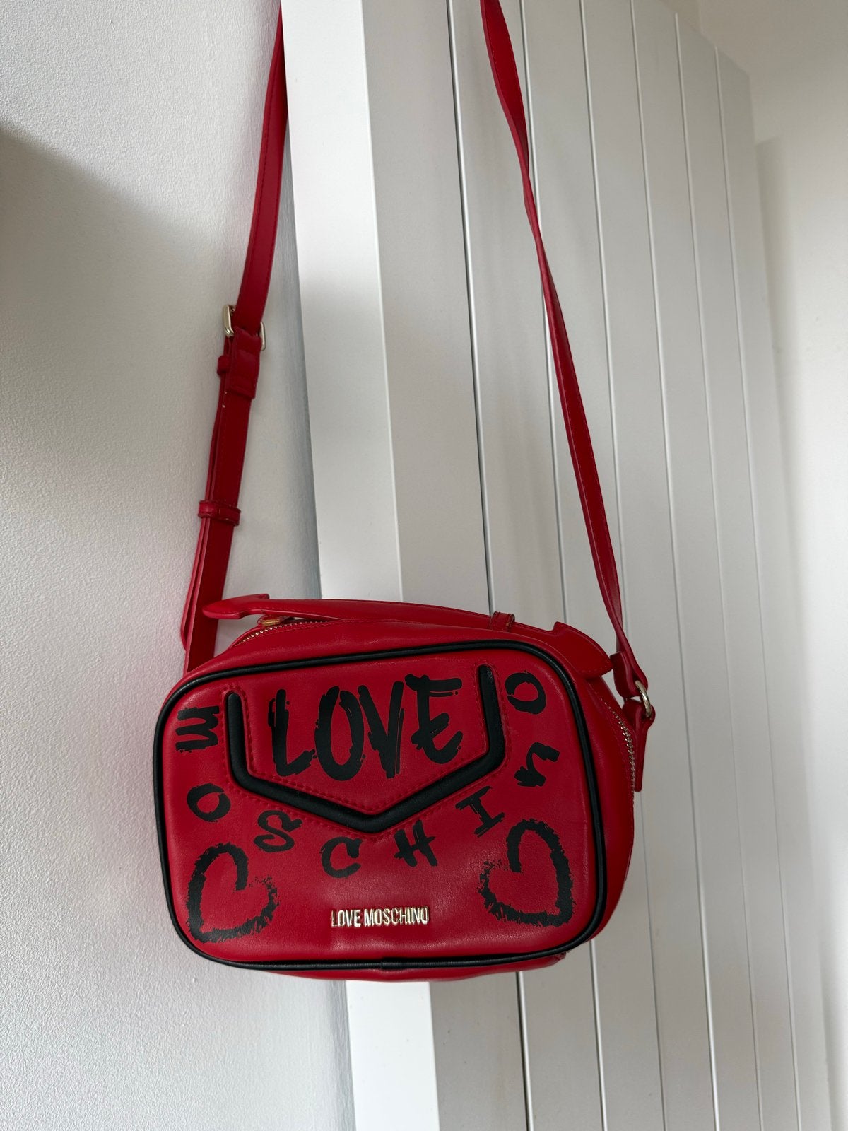 Love Moschino schoudertas rood, Ophalen of Verzenden, Zo goed als nieuw, Rood, Schoudertasje