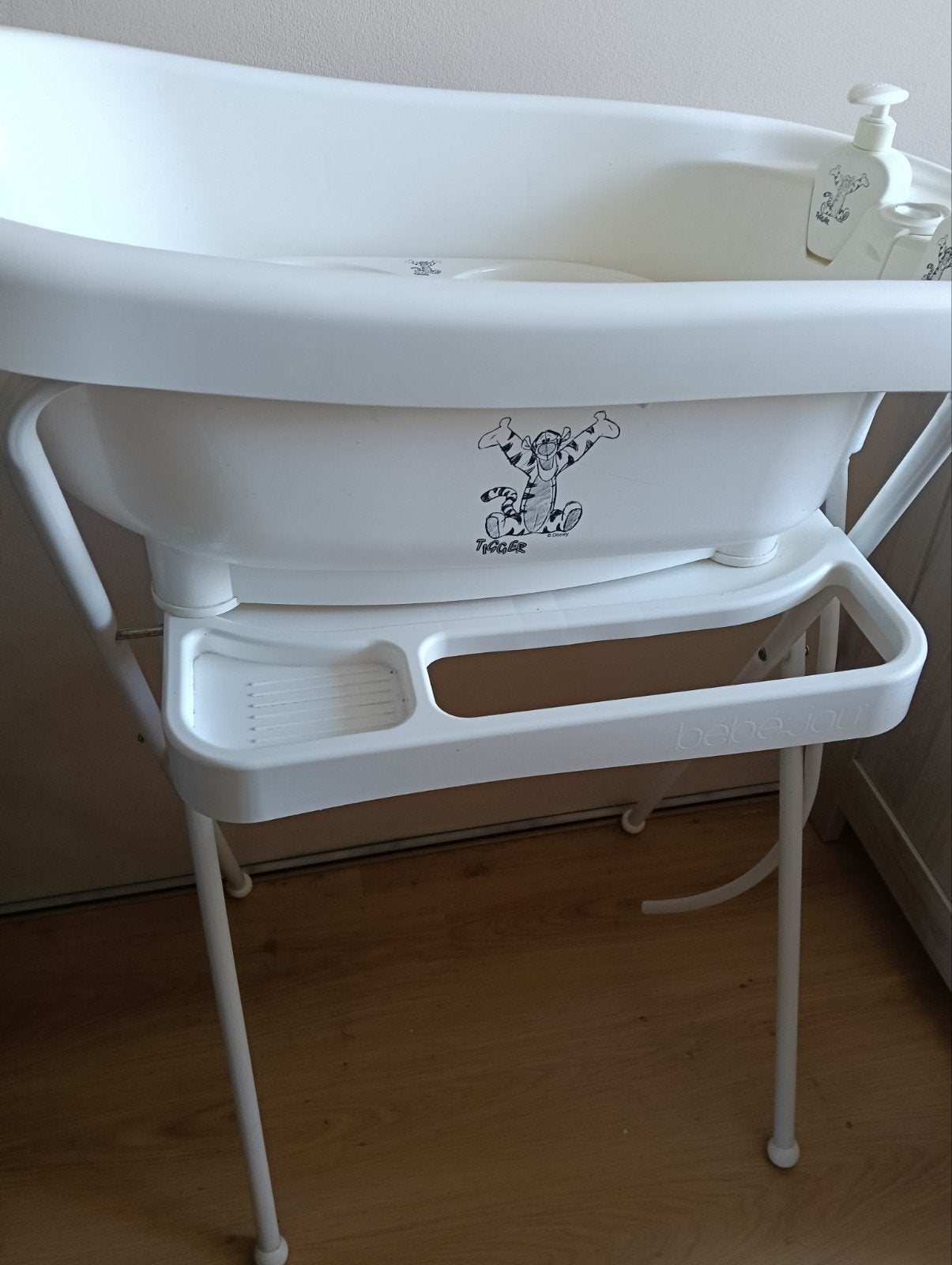 Bébé-jou babybadje met standaard en wasbakjes, Ophalen, Zo goed als nieuw, Badje, Bébé-jou