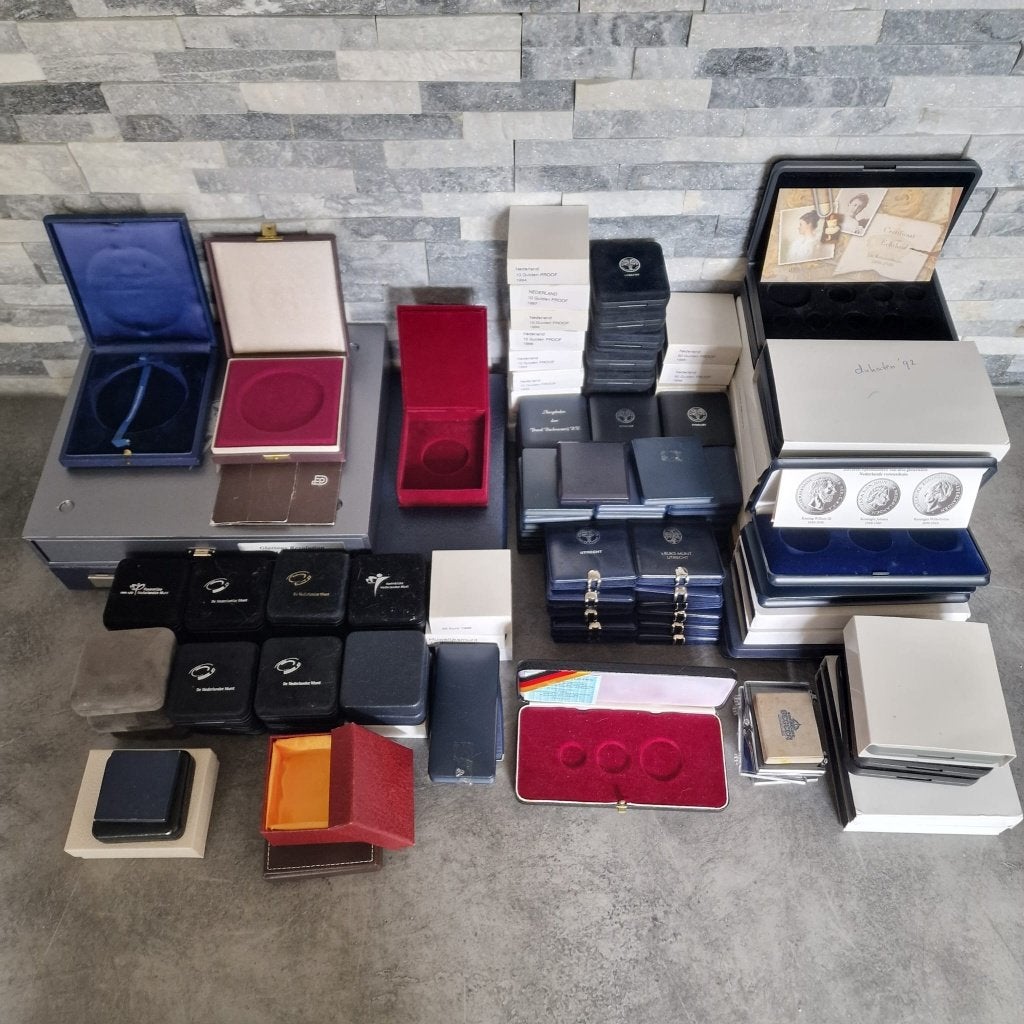 Accessoires - Lot 150 stuks lege muntdoosjes en cassettes, Postzegels en Munten, Munten en Bankbiljetten | Toebehoren, Ophalen of Verzenden
