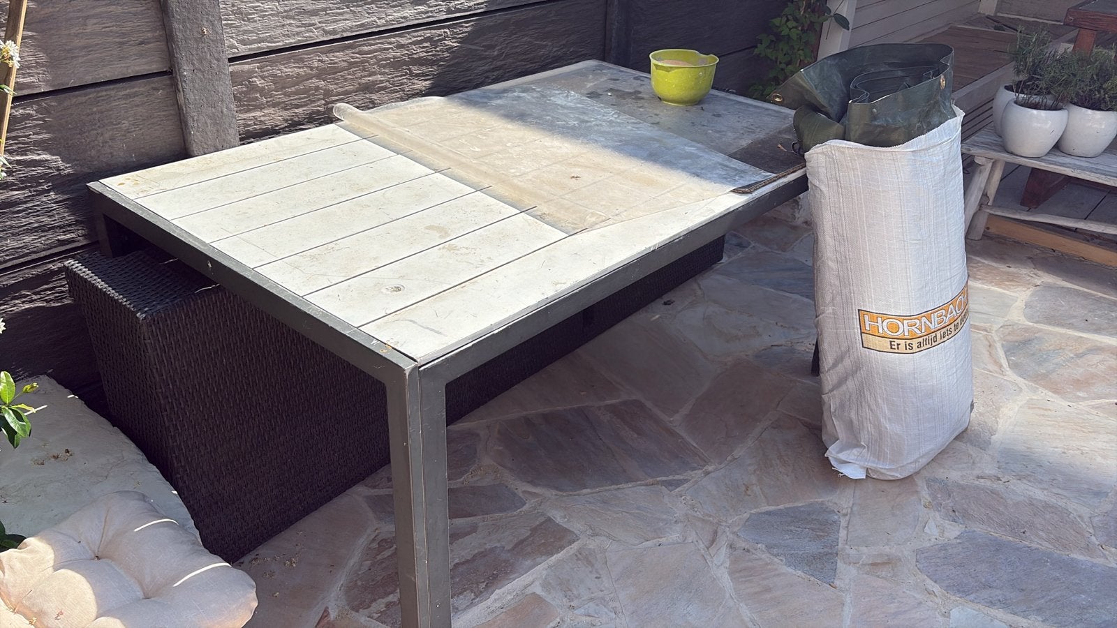 Gratis af te halen: Beschadigde tafel (klustafel/eettafel), Ophalen, Overige materialen, Gebruikt, 100 tot 150 cm