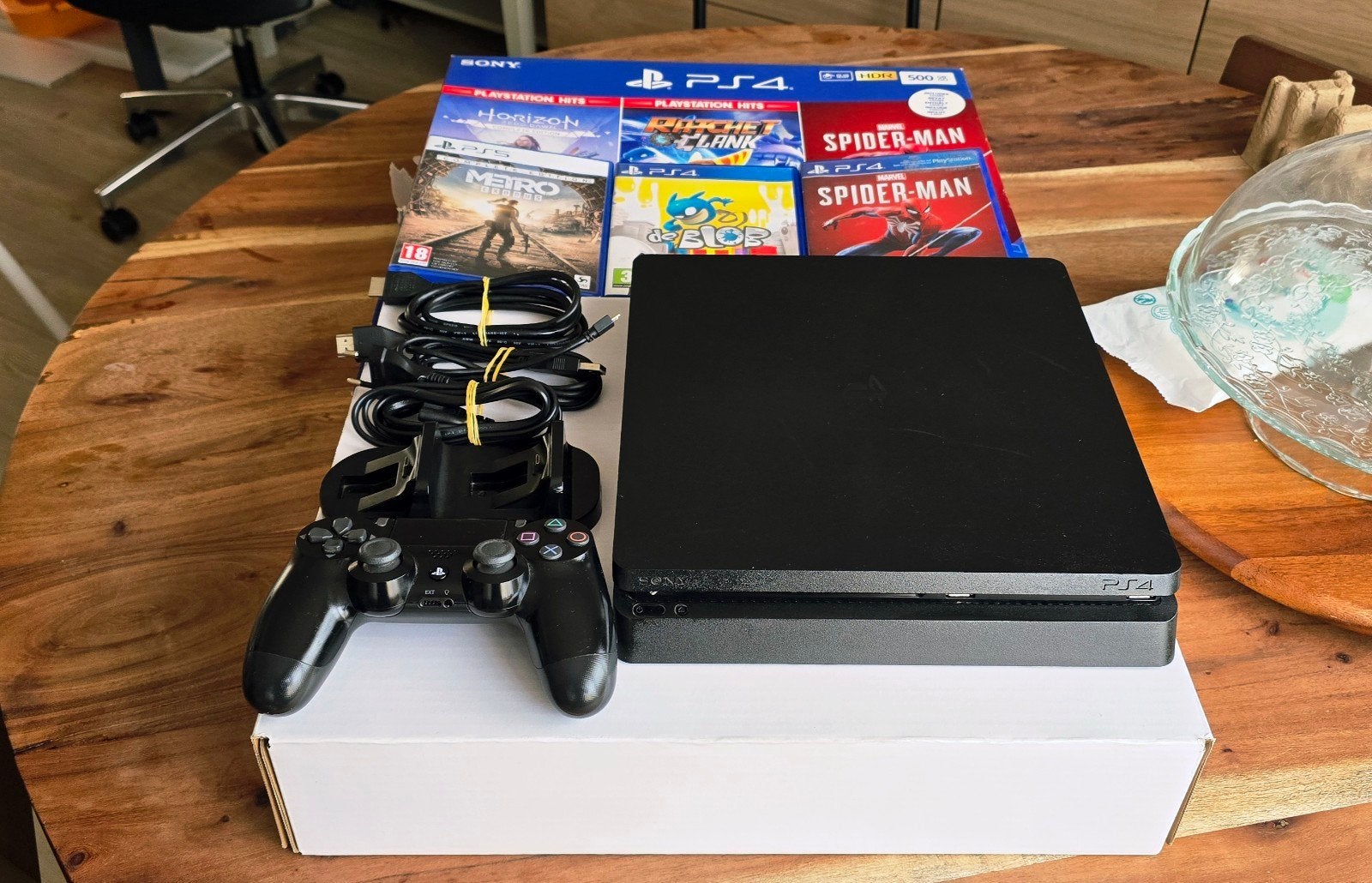 Te koop aangeboden: een PlayStation 4 Slim met 500GB, Spelcomputers en Games, Ophalen of Verzenden, Zo goed als nieuw, Met 1 controller