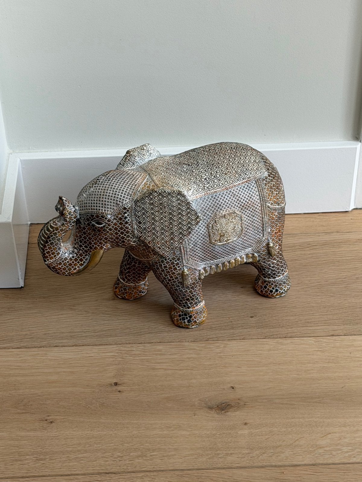 Decoratieve olifant met gedetailleerd patroon, Gebruikt, Meerkleurig, Overige materialen, Ophalen of Verzenden