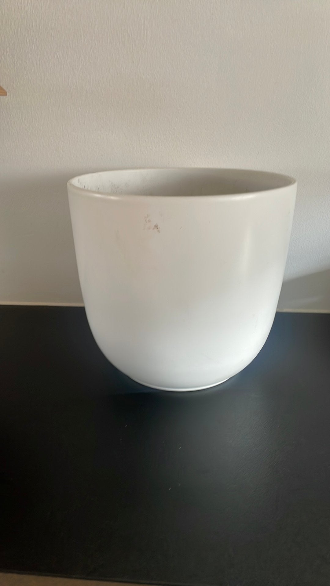 Witte bloempot, 27 cm hoog, 25 cm breed, Tuin en Terras, Rond, Binnen, Ophalen of Verzenden, Zo goed als nieuw