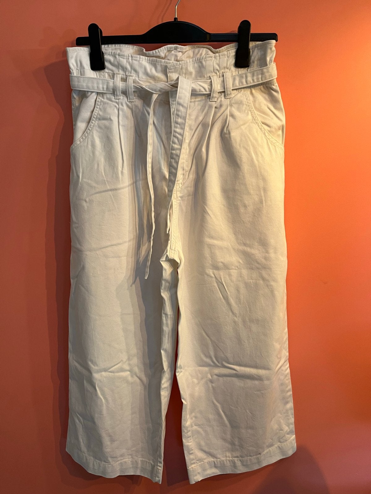 H&M 100% wit Katoenen Broek met Strikceintuur - maat 44, Wit, Maat 42/44 (L), Ophalen of Verzenden, Driekwart