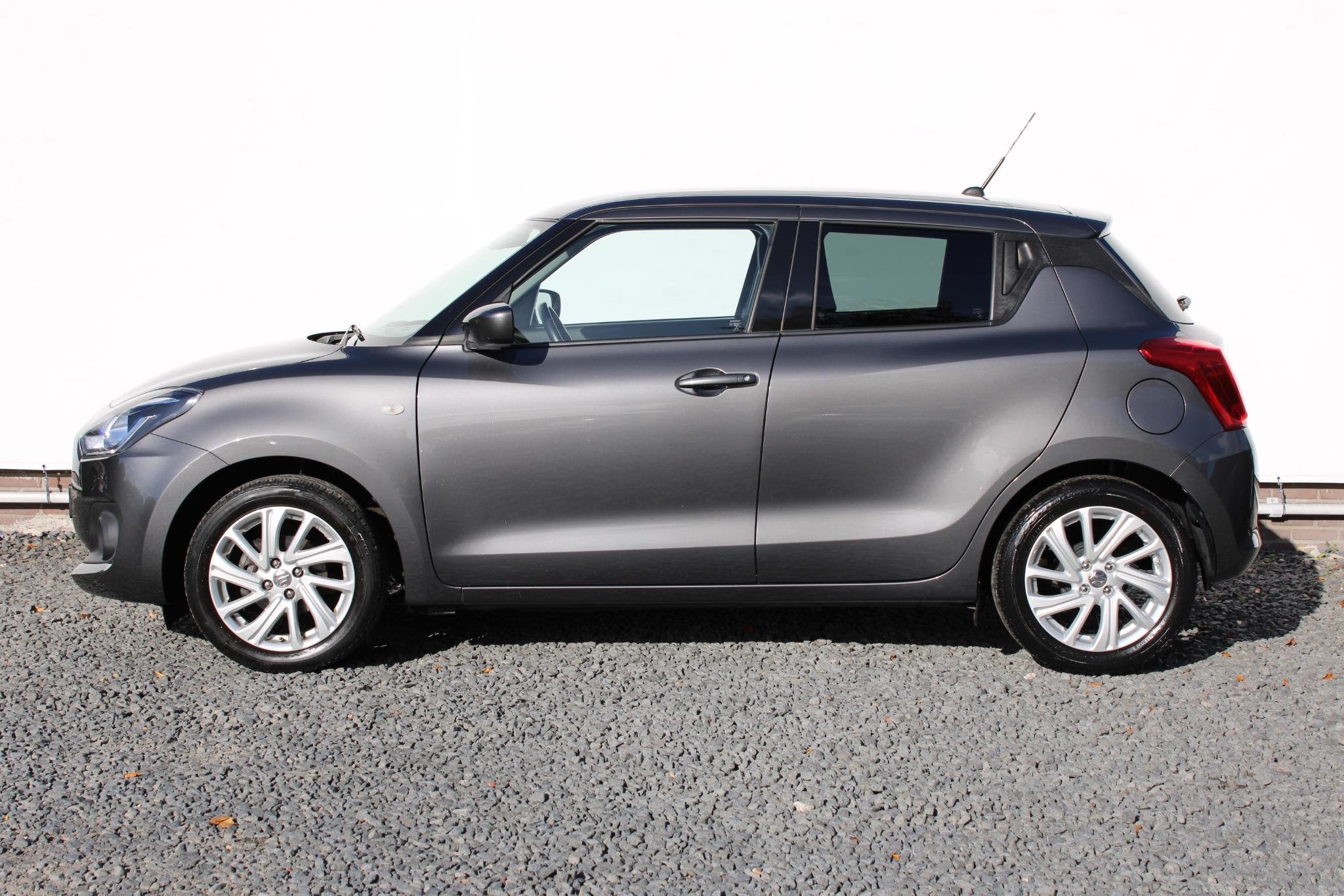 Suzuki Swift 1.2 Select Smart Hybrid 1e Eig Dealer onderhoud, Auto's, Stof, Gebruikt, 4 cilinders, 400 kg