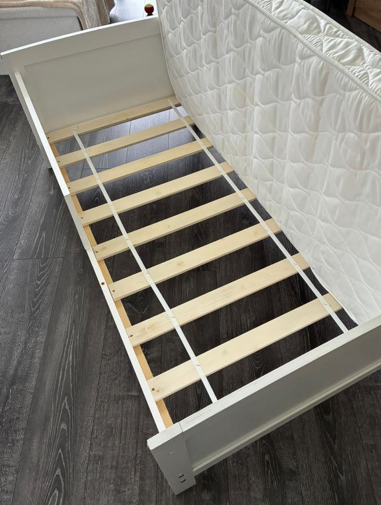 Peuterbed 140/70, Kinderen en Baby's, Kinderkamer | Bedden, Lattenbodem, 70 tot 85 cm, Zo goed als nieuw, 140 tot 160 cm