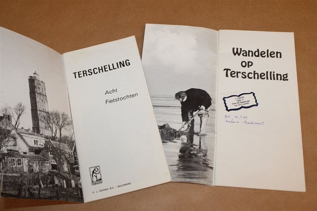 Terschelling — 2 Oude Gidsen Wandelen & Fietstochten, Ophalen of Verzenden, Gelezen