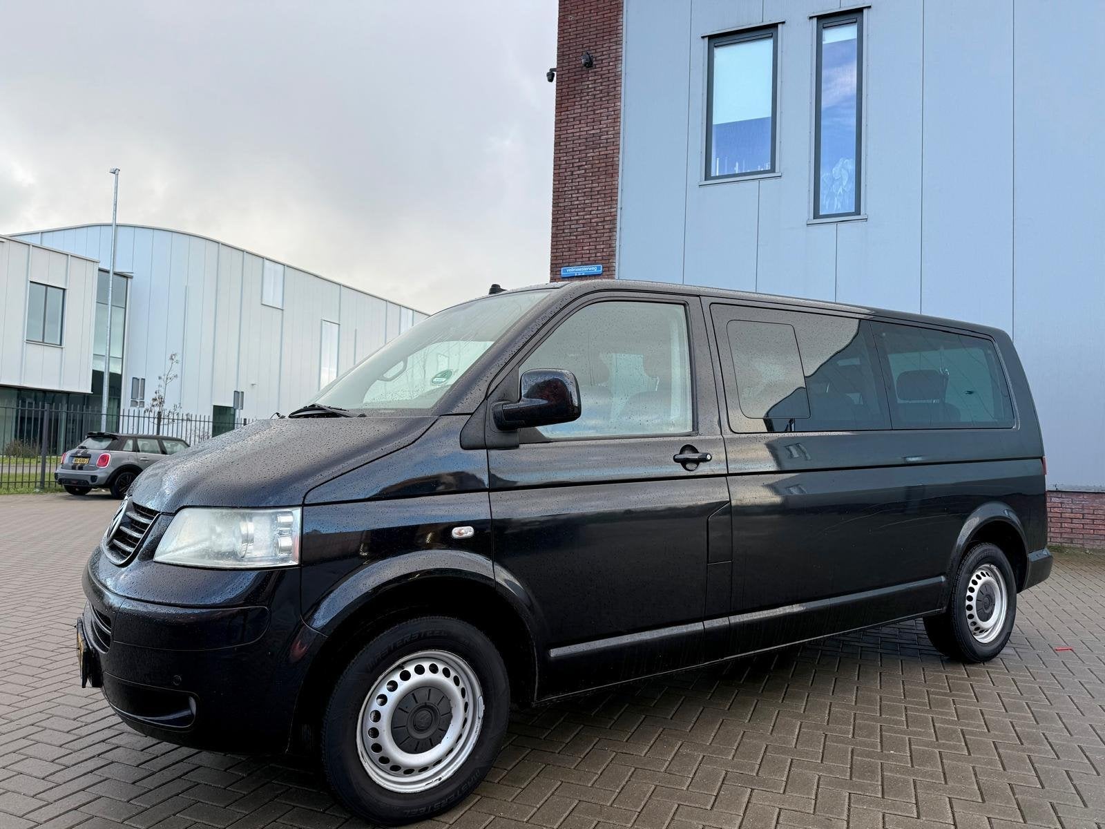 Volkswagen Transporter Kombi 2.5 TDI 340 Highline CARAVELLE, Gebruikt, 8 stoelen, 2000 kg, Verwarmde buitenspiegels