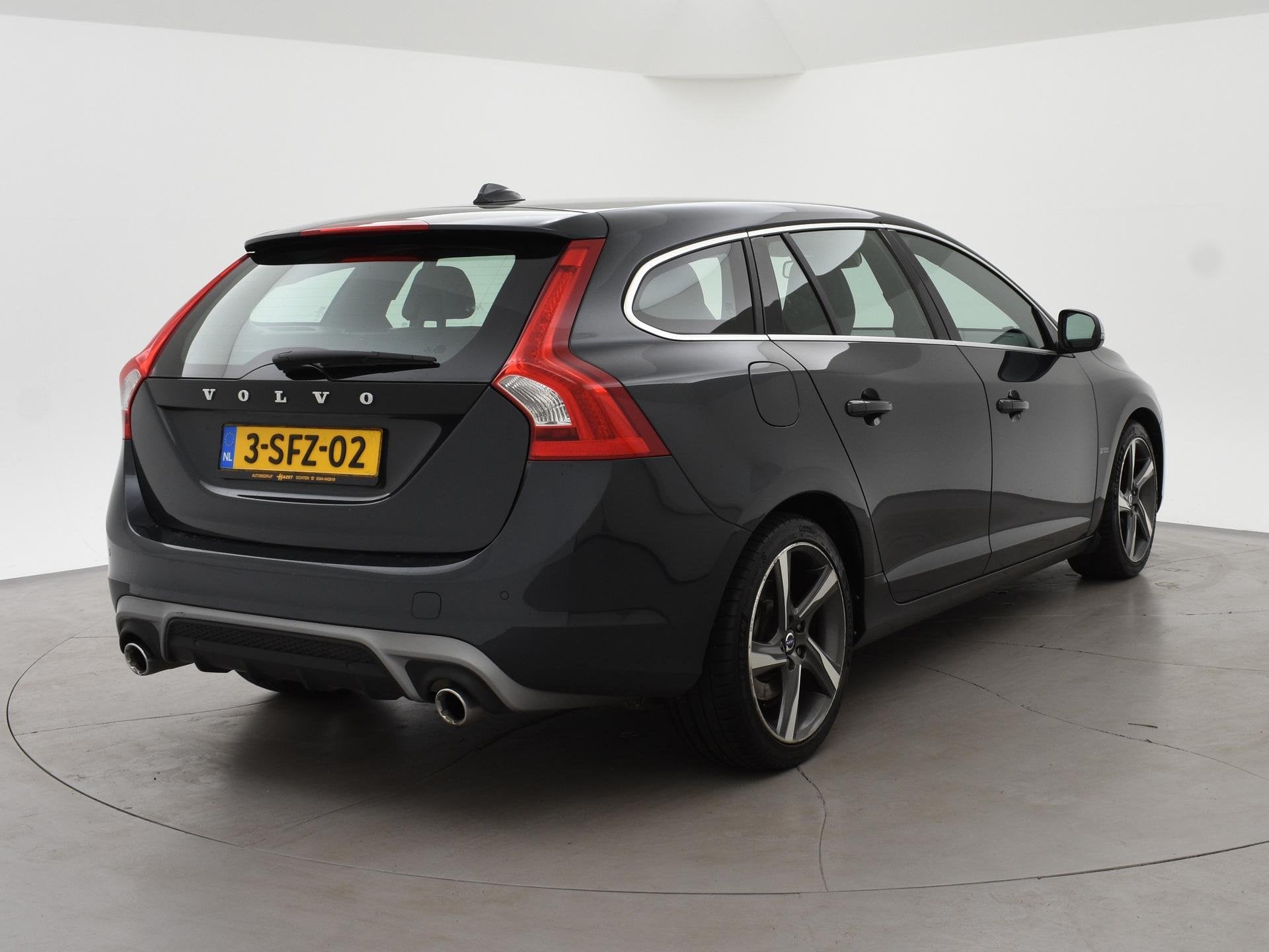 Volvo V60 2.0 D4 163 PK 5-CILINDER R-DESIGN + SPORTSTOELEN |, Auto's, Voorwielaandrijving, Euro 5, 1490 kg, Gebruikt