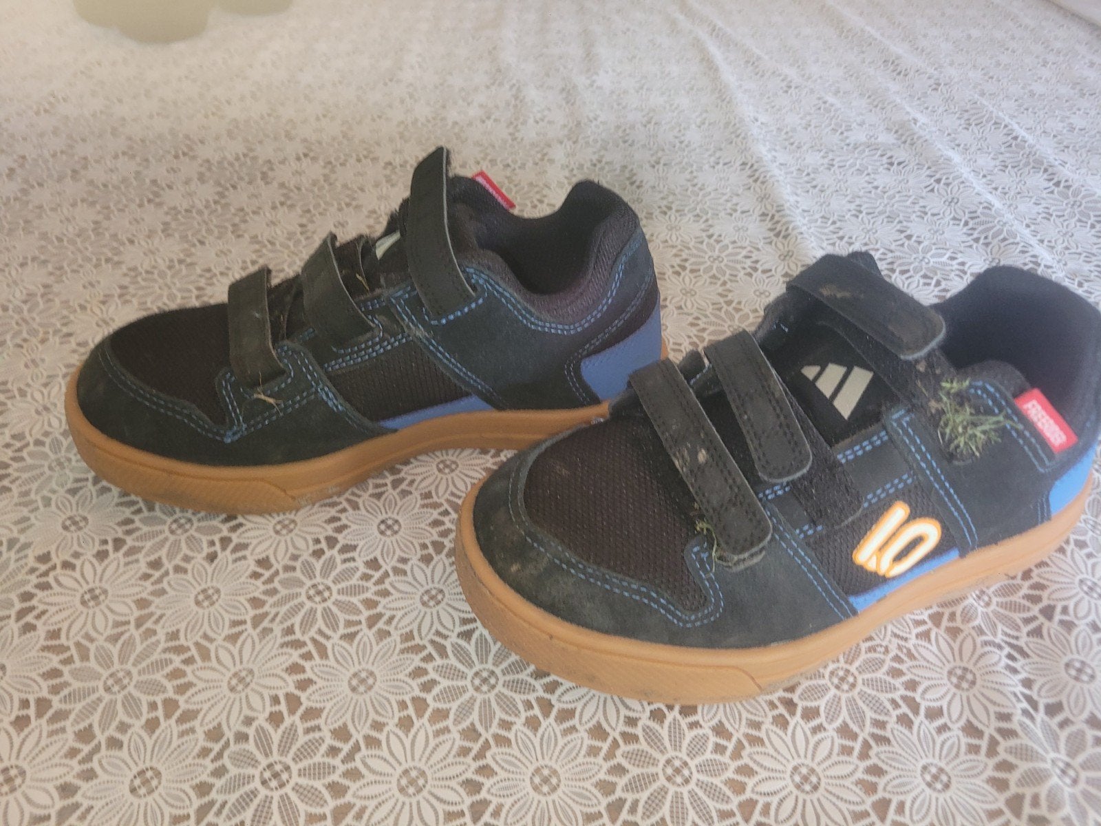 Te koop Adidas Five Ten, Kinderen en Baby's, Kinderkleding | Schoenen en Sokken, Ophalen of Verzenden, Jongen of Meisje, Schoenen