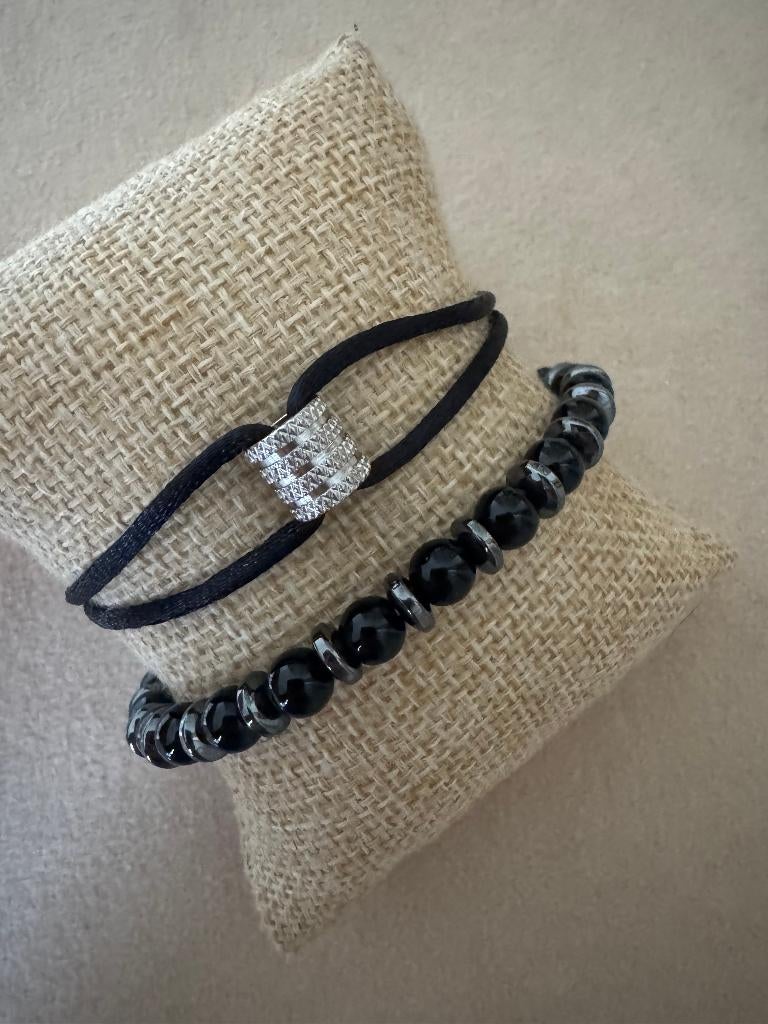 Heren armband set van 2 gunmetal kralen en satijn koord, Nieuw, Ophalen of Verzenden, Met bedels of kralen, Overige kleuren