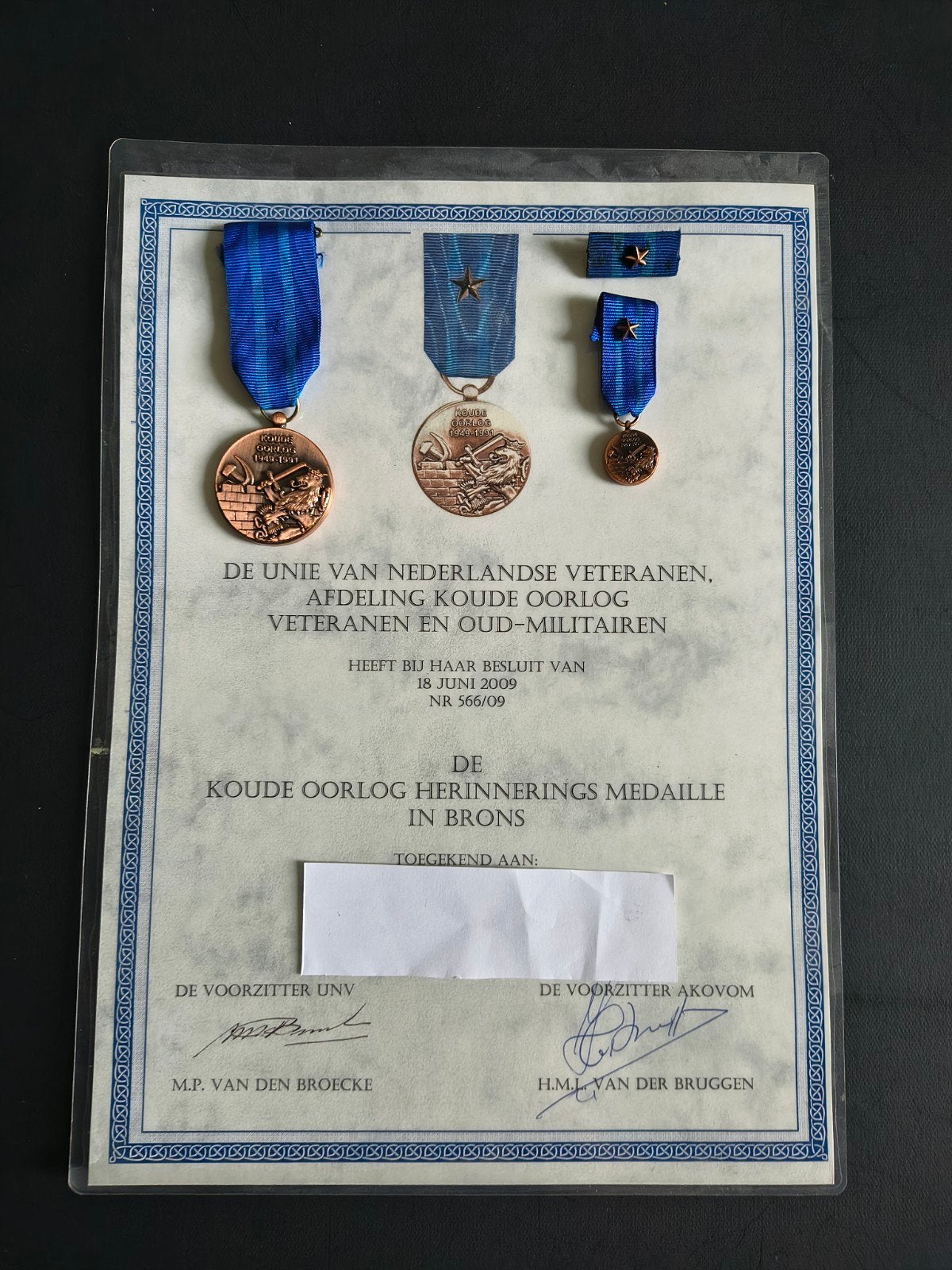 Bronzen Koude Oorlog Medailleset met Oorkonde, Ophalen of Verzenden, Overige soorten, Nederland, Lintje, Medaille of Wings