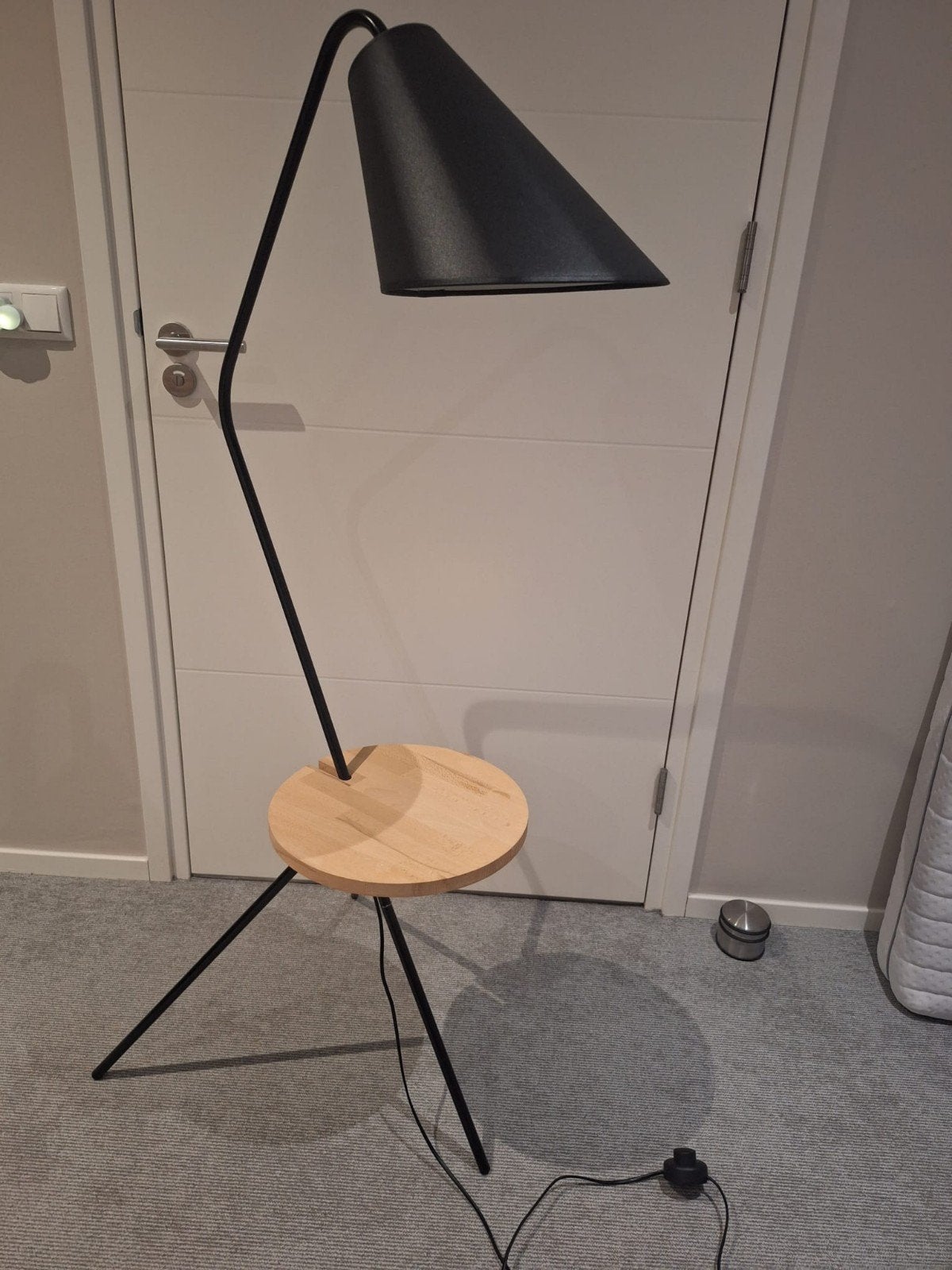 Moderne vloerlamp met tafeltje, Ophalen, Modern, Industrieel, E27 (groot), Zo goed als nieuw