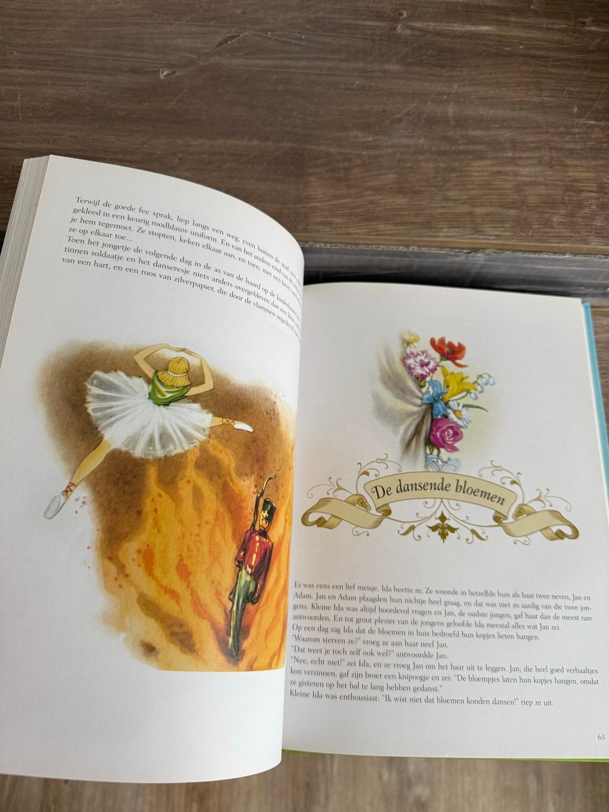 Het Reuze Sprookjesboek van Grimm, Andersen en Perrault, Ophalen of Verzenden, Gelezen