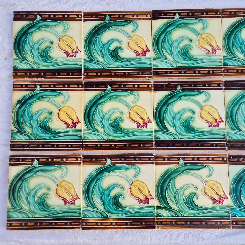 Set van 21 art nouveau tegels met tulp, afgebiesd, Ophalen
