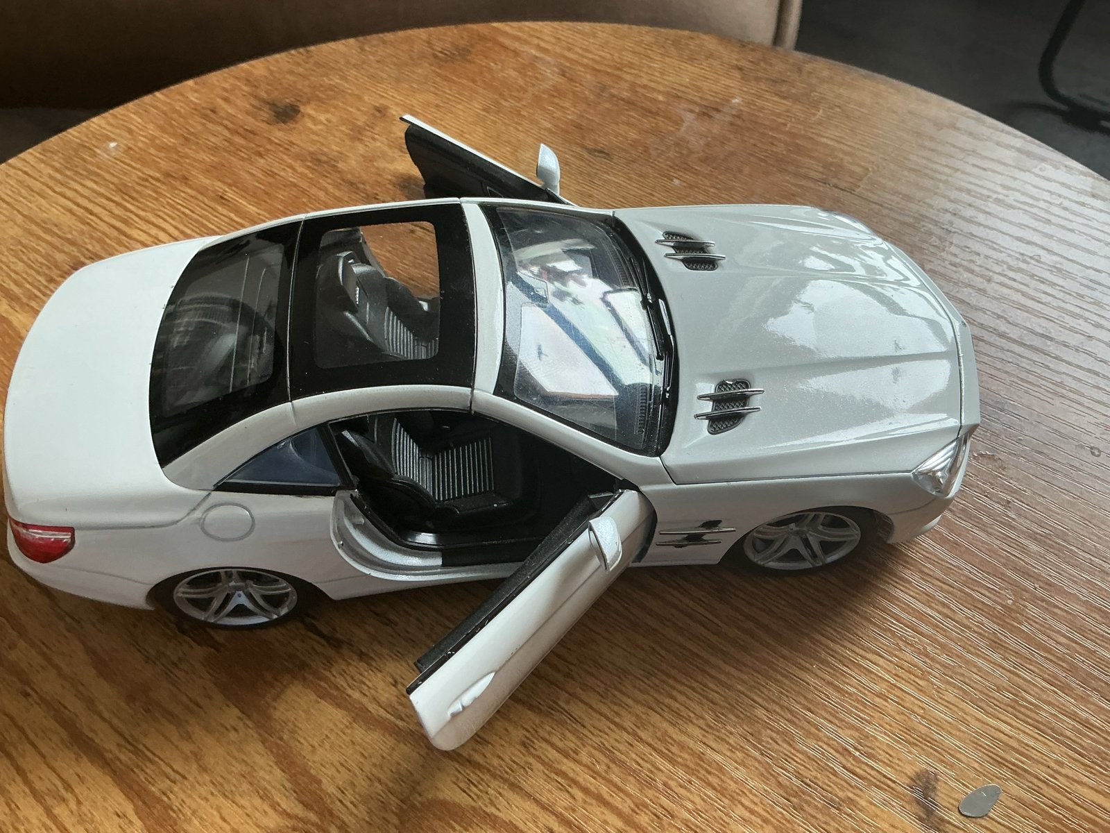 Modelauto Mercedes Benz SL500 - Uit verzameling, Hobby en Vrije tijd, Modelauto's | 1:18, Ophalen of Verzenden, Zo goed als nieuw