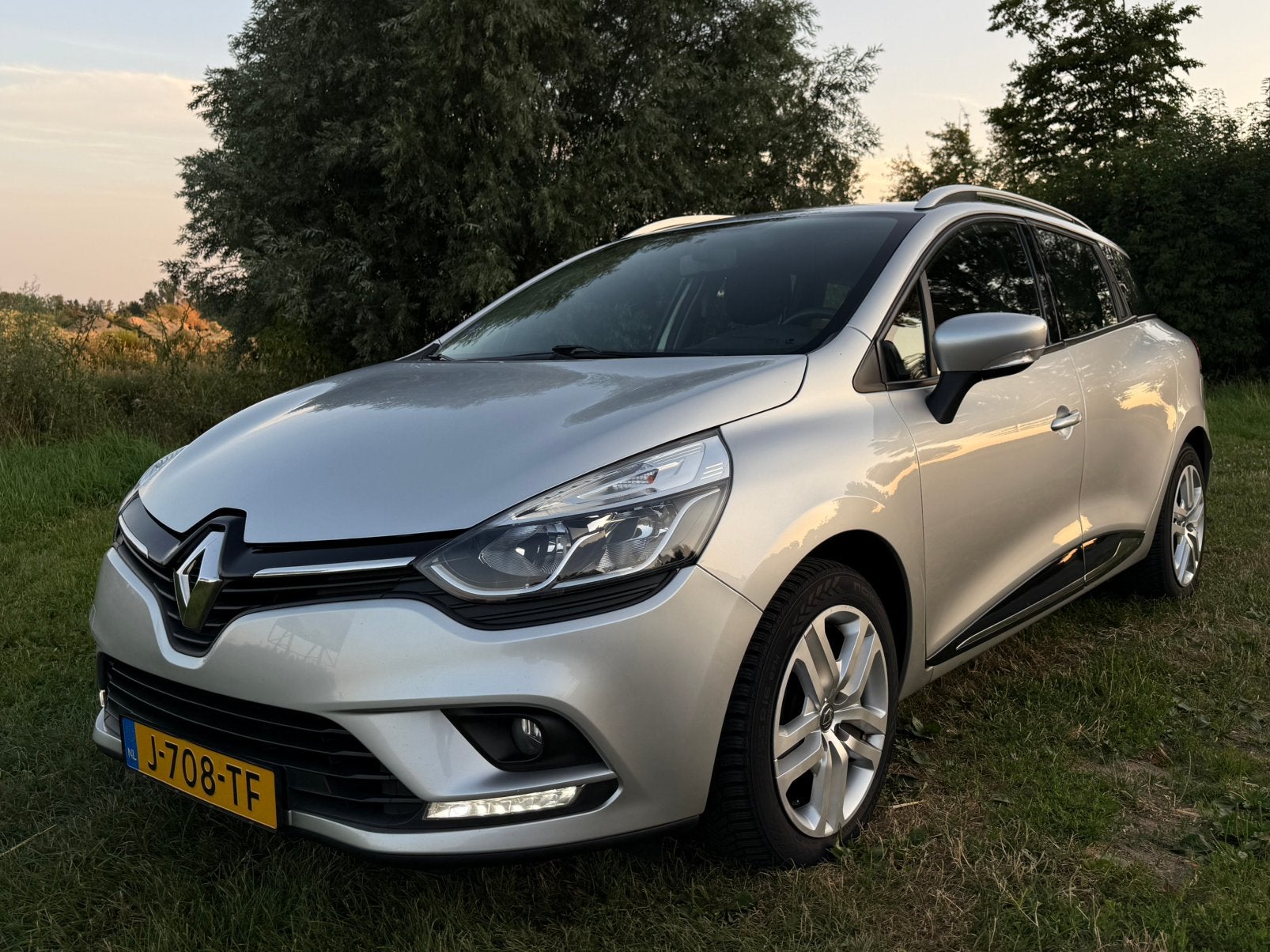 Renault Clio TCe 90pk 2019 (92.735 km), Auto's, Voorwielaandrijving, 898 cc, 1098 kg, 49 €/maand