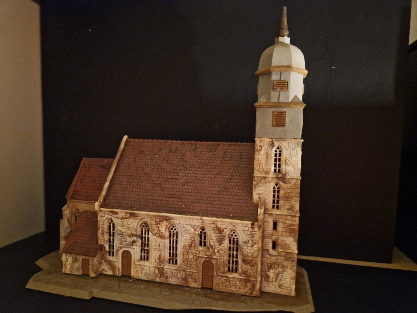 Gedetailleerd Kerk Diorama - Handgemaakt Model, Hobby en Vrije tijd, Modeltreinen | H0, Overige merken, Gelijkstroom of Wisselstroom