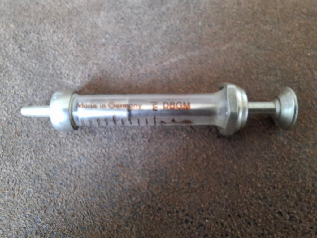 Glazen injectiespuit, Ophalen
