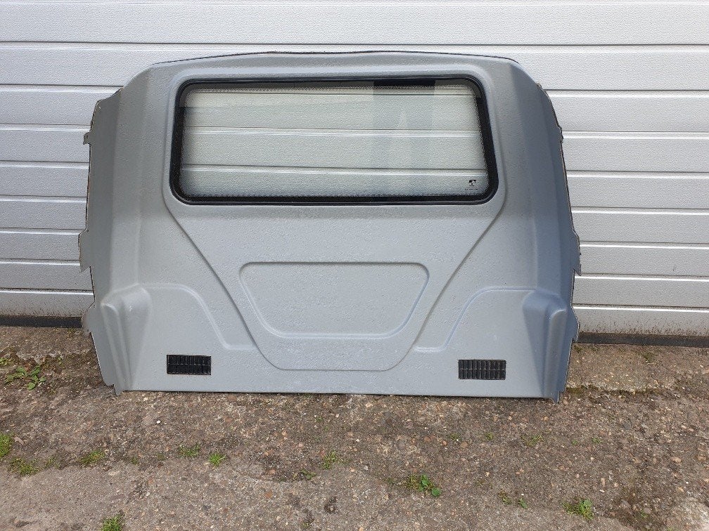 Te koop: Tussenwand voor grijs kenteken Hyundai Terracan, Ophalen, Zo goed als nieuw