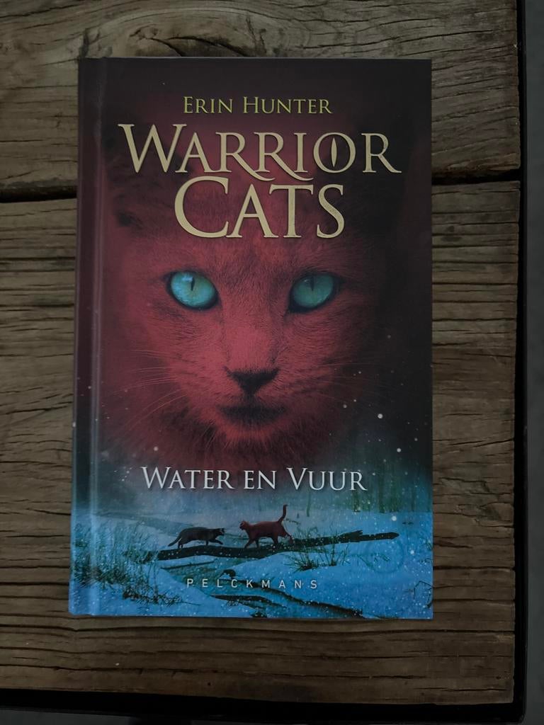 Warrior Cats Boek 2: Water en Vuur - Spannend Avontuur!, Ophalen of Verzenden, Zo goed als nieuw