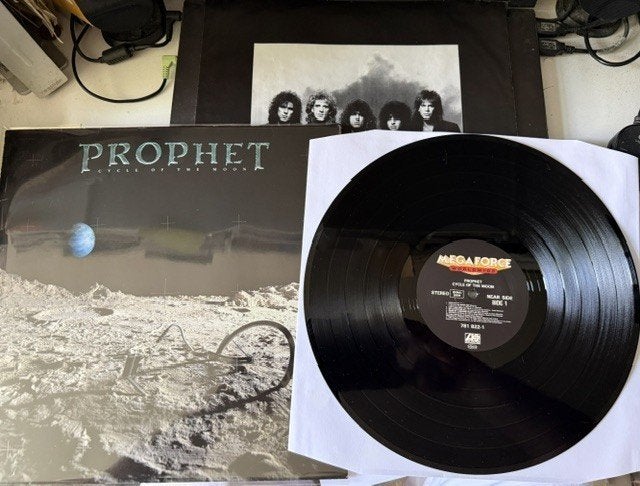 Prophet - Cycle of the Moon lp + OIS, megaforce, LP, Ophalen of Verzenden, Zo goed als nieuw, Hardrock