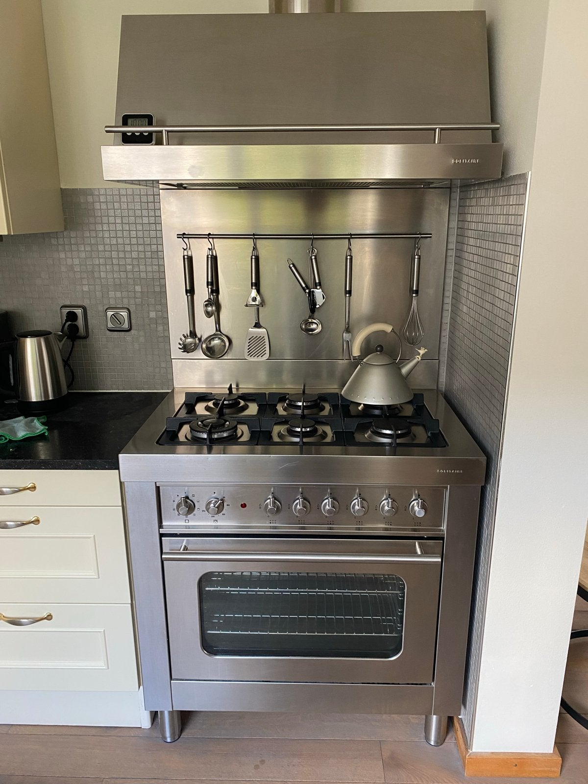Solitaire Vrijstaand Gasfornuis met Oven en Afzuigkap, Ophalen, 60 cm of meer, Zo goed als nieuw, Gas