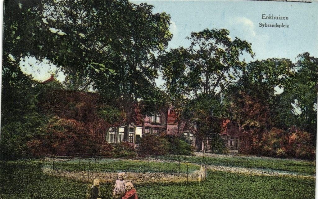 Enkhuizen, Sybrandtsplein - kinderen - 1939 gelopen, Ophalen of Verzenden, 1920 tot 1940, Gelopen, Noord-Holland