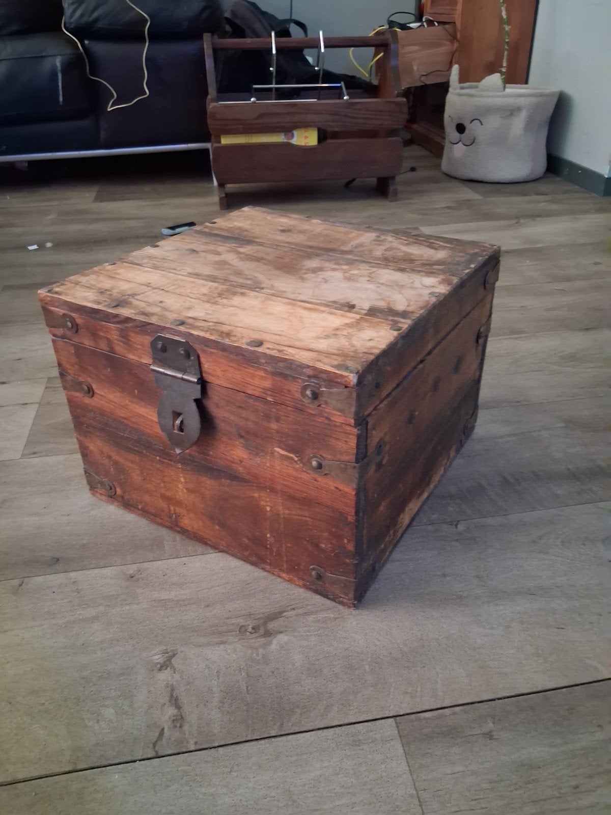 Antieke houten kist met metalen sluiting, Ophalen of Verzenden