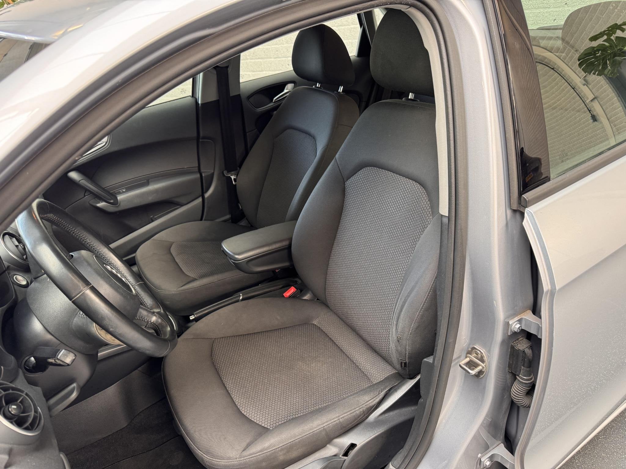 Audi A1 Sportback 1.4 TDI Design Pro Line Plus | Navigatie |, Voorwielaandrijving, Stof, Bedrijf, 1422 cc
