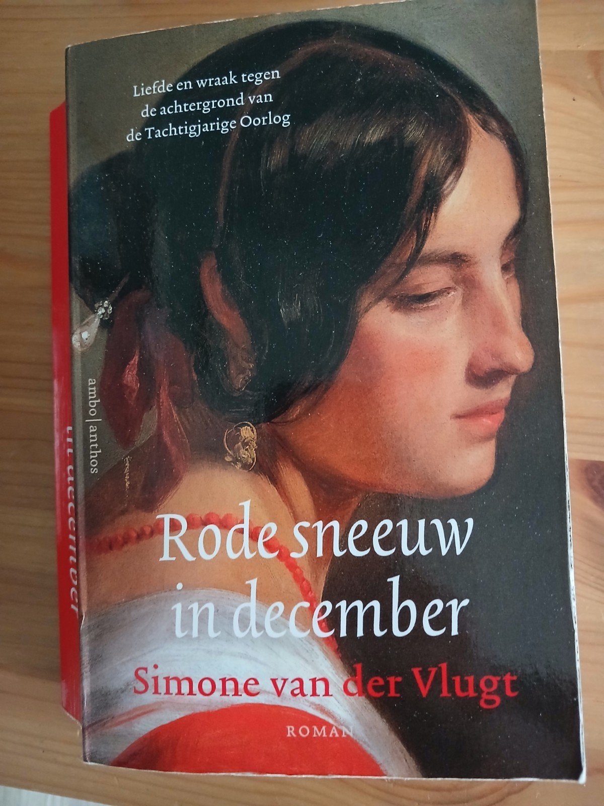 Rode sneeuw in december - Simone Van Der Vlugt. Contant beta, Boeken, Ophalen, Gelezen, Simone van der Vlugt, Nederland