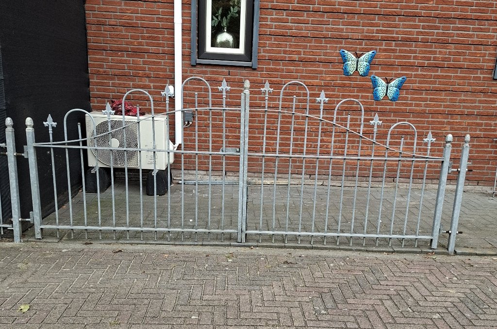 2 inrijpoorten sierlijk toogmodel met palen Gegalvaniseerd, Tuin en Terras, Ophalen, Met poort, Gebruikt, Sierhekwerk