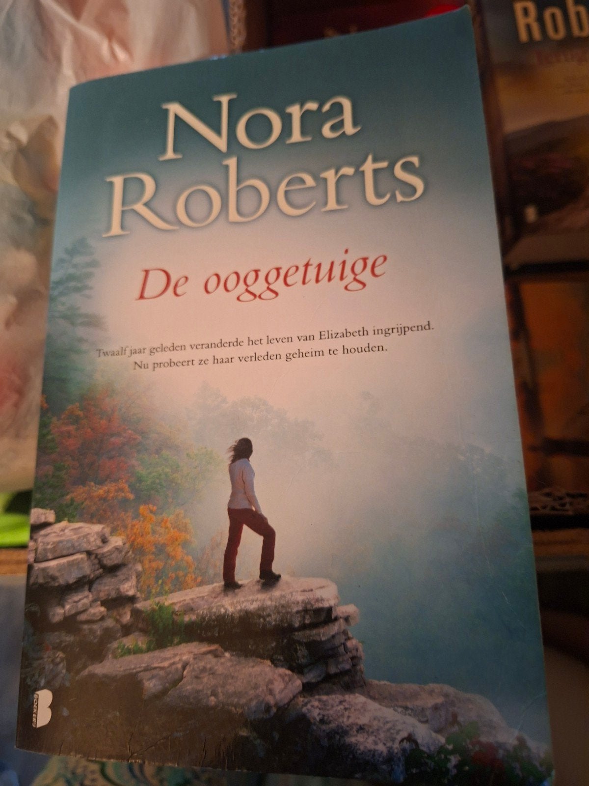 Nora roberts  de ooggetuige, Ophalen of Verzenden, Gelezen