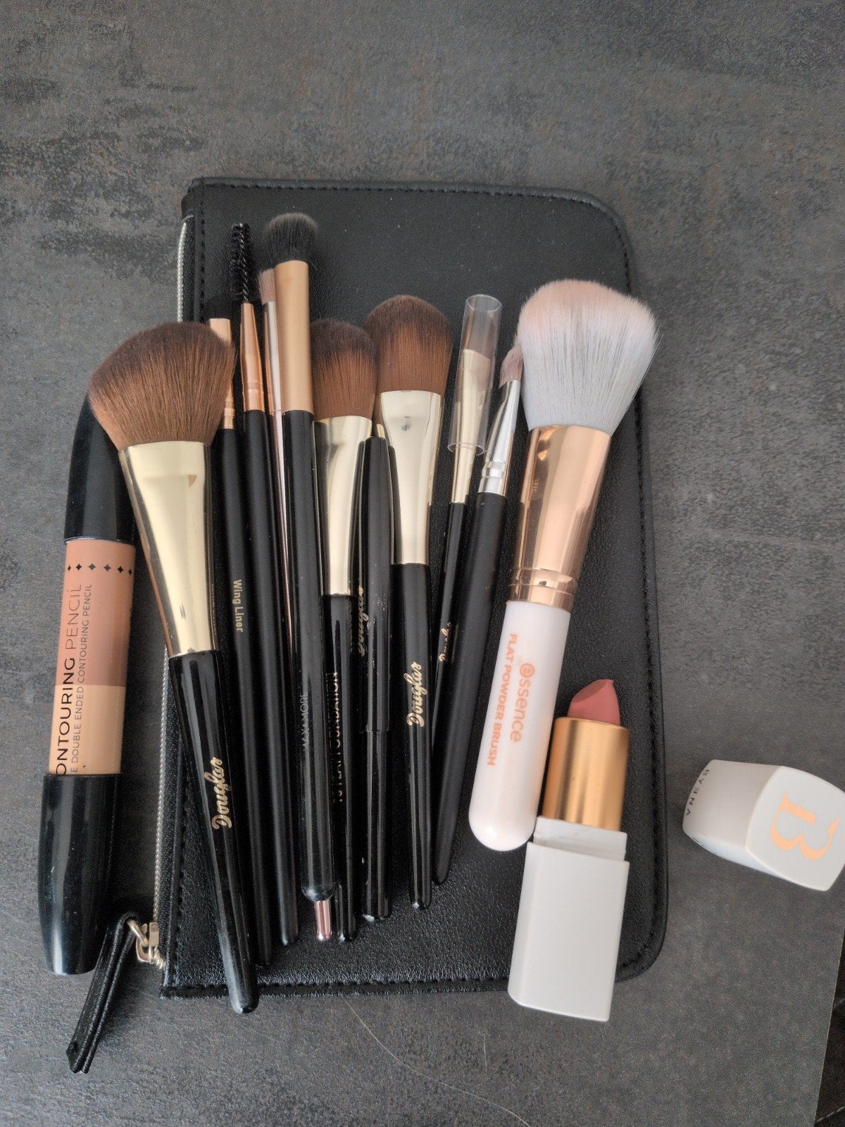 Make-up kwasten set met etui en make-up items, Gebruikt, Lippen, Zwart, Ophalen of Verzenden