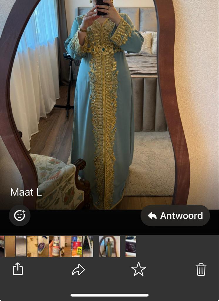 Prachtige turquoise kaftan met gouden borduursels, Kleding | Dames, Jurken, Zo goed als nieuw, Maat 42/44 (L), Blauw, Onder de knie