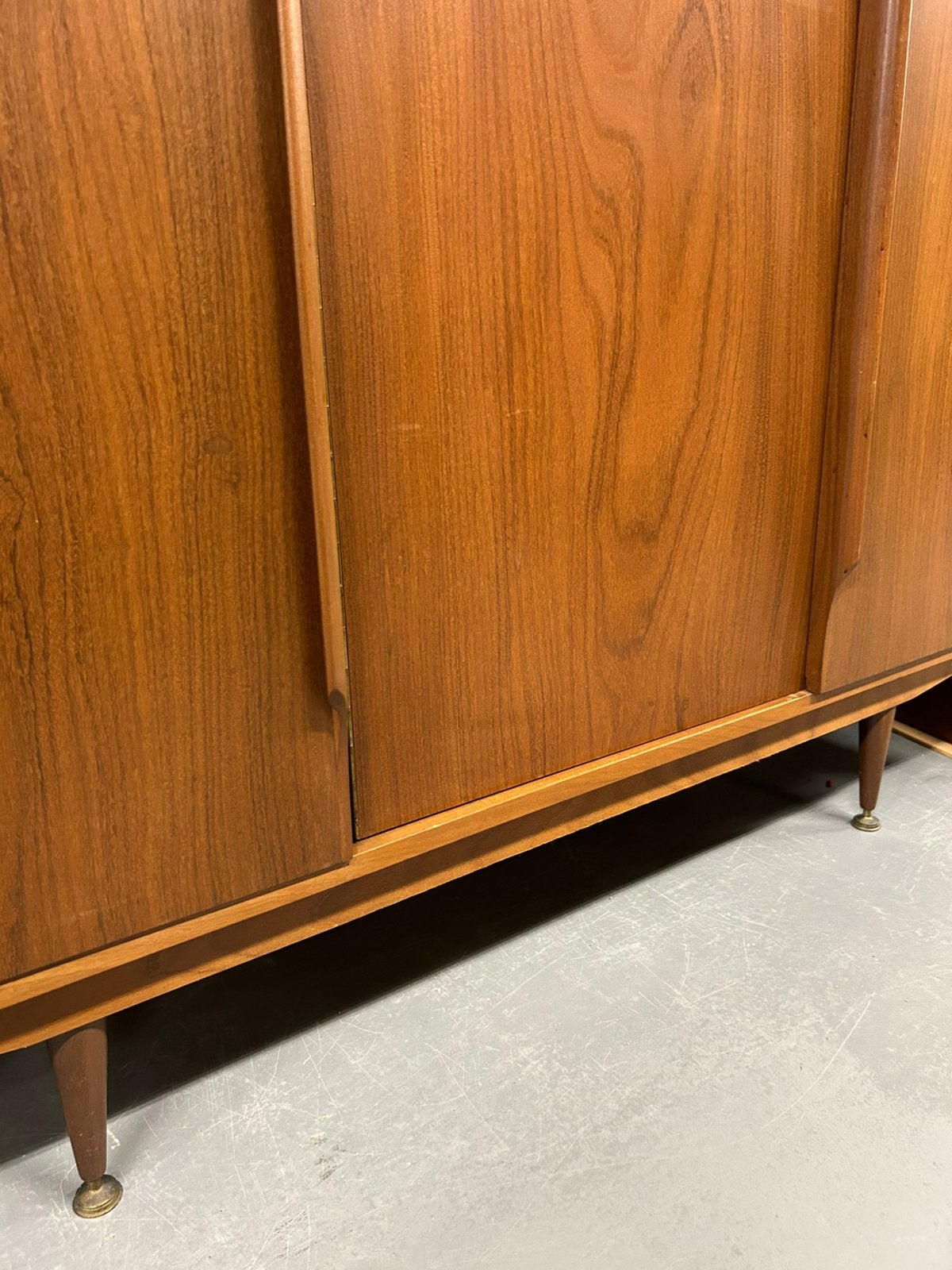 Deens-Vintage-MCM 3-deurs kledingkast, teak, jaren 60, Huis en Inrichting, Kasten | Kledingkasten, Ophalen, Gebruikt, 100 tot 150 cm