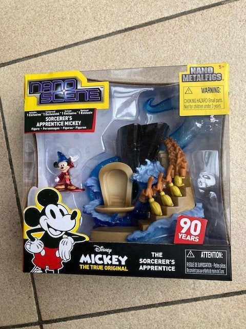 Nano Scene - Mickey Mouse Sorcerer's Apprentice ( Nieuw ), Verzamelen, Ophalen of Verzenden, Mickey Mouse, Nieuw, Beeldje of Figuurtje