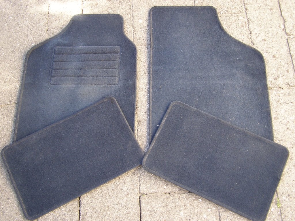 2x Set van 4 stoffen automatten, universeel, Ophalen, Gebruikt